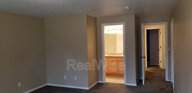 Building Photo - 16139 Park Dr
