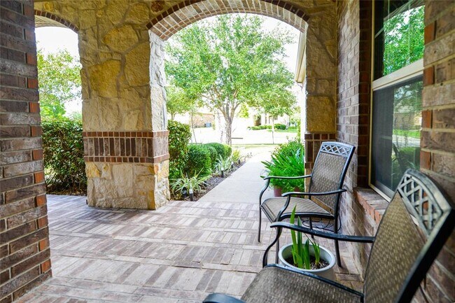 Building Photo - 1211 Majestic Oak
