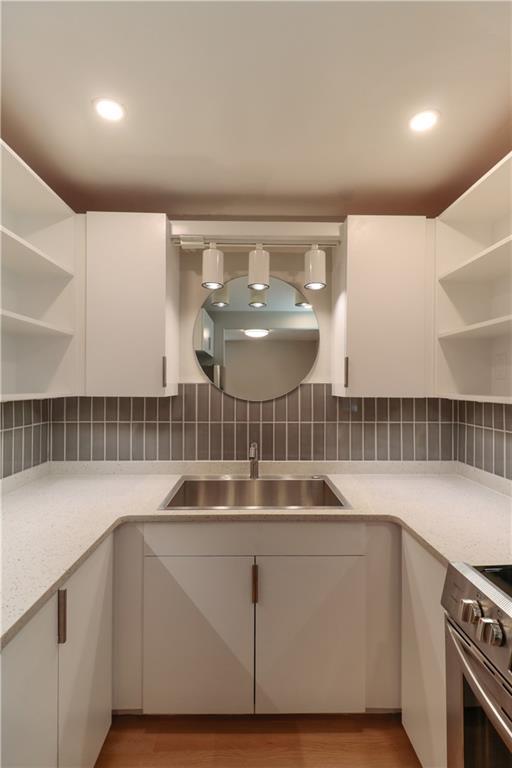 Building Photo - 811 N Pleasant St