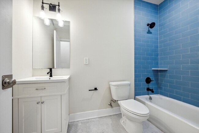 Building Photo - 1804 W Berks St