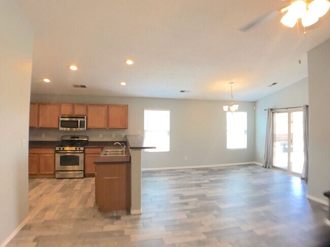 Building Photo - Don't miss out!  Beautiful 3 bedroom Los Lunas Home! Open Layout, spacious living room. Easy I-25...