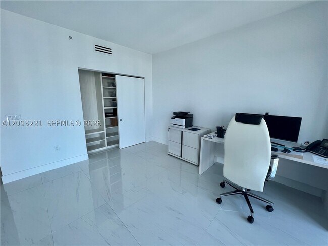 Building Photo - 17301 Biscayne Blvd