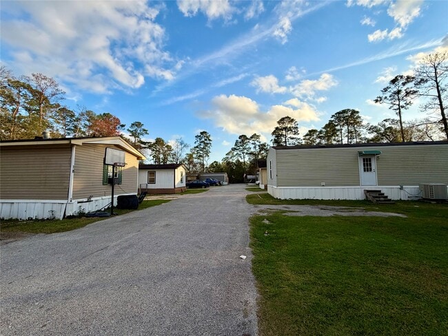 Building Photo - 3510 Fox Dr