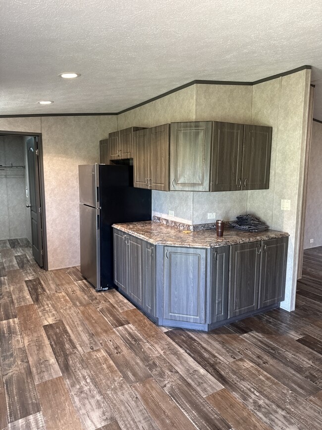 Building Photo - 894 FM 1395