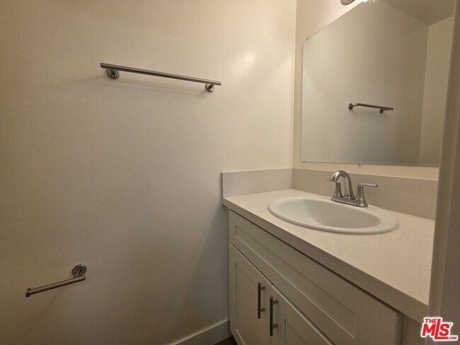 Building Photo - 517 N Francisca Ave