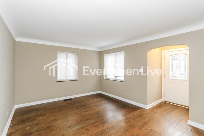 Building Photo - 5104 Lillian Dr