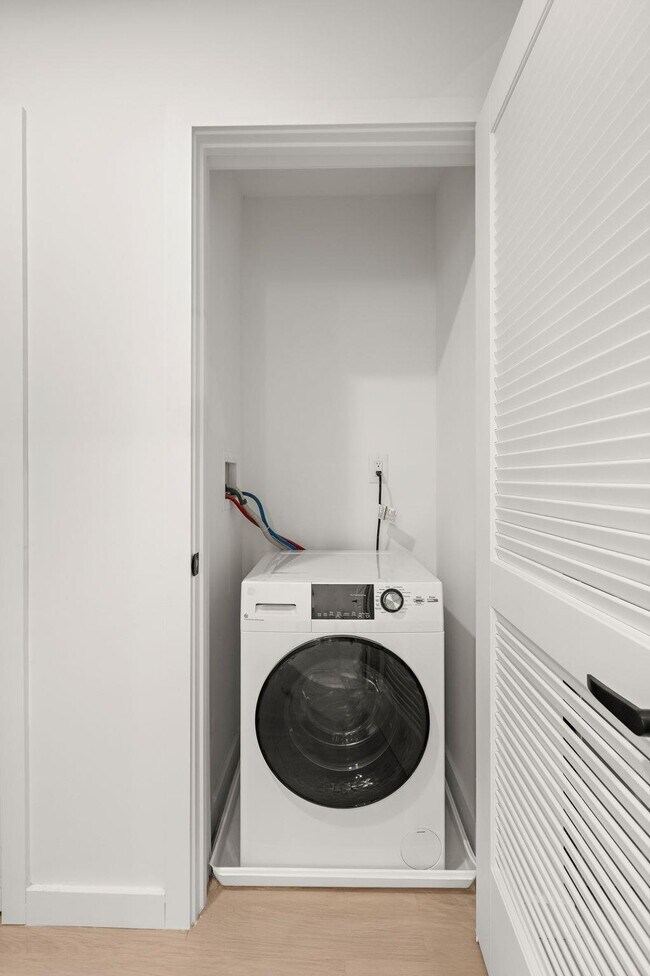 Building Photo - 1 Mallory Ave