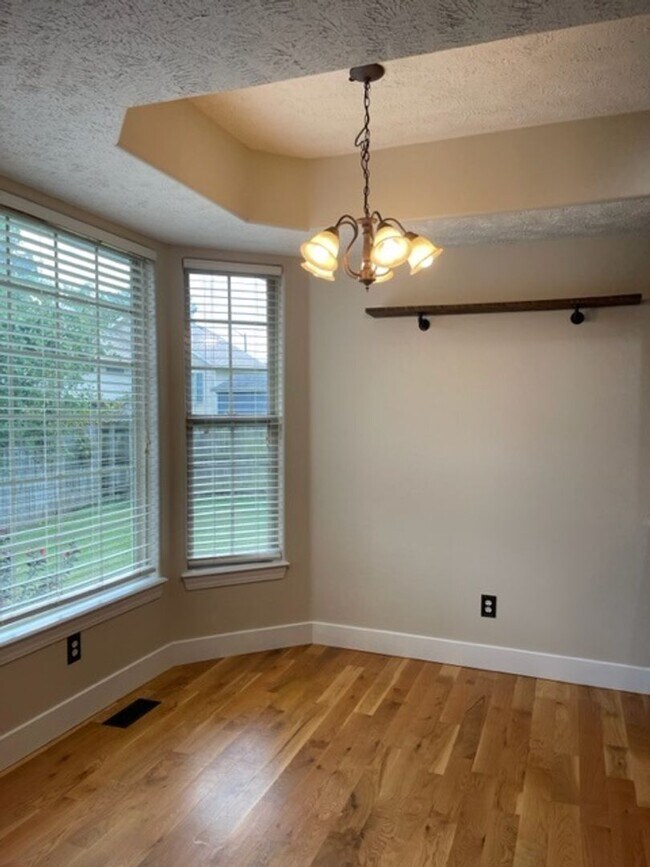 Building Photo - PRE-LEASING - 3 Bedroom in East Republic