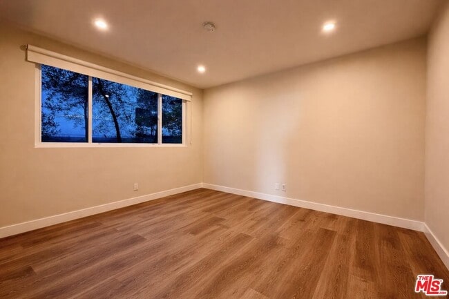 Building Photo - 1427 N Vista St