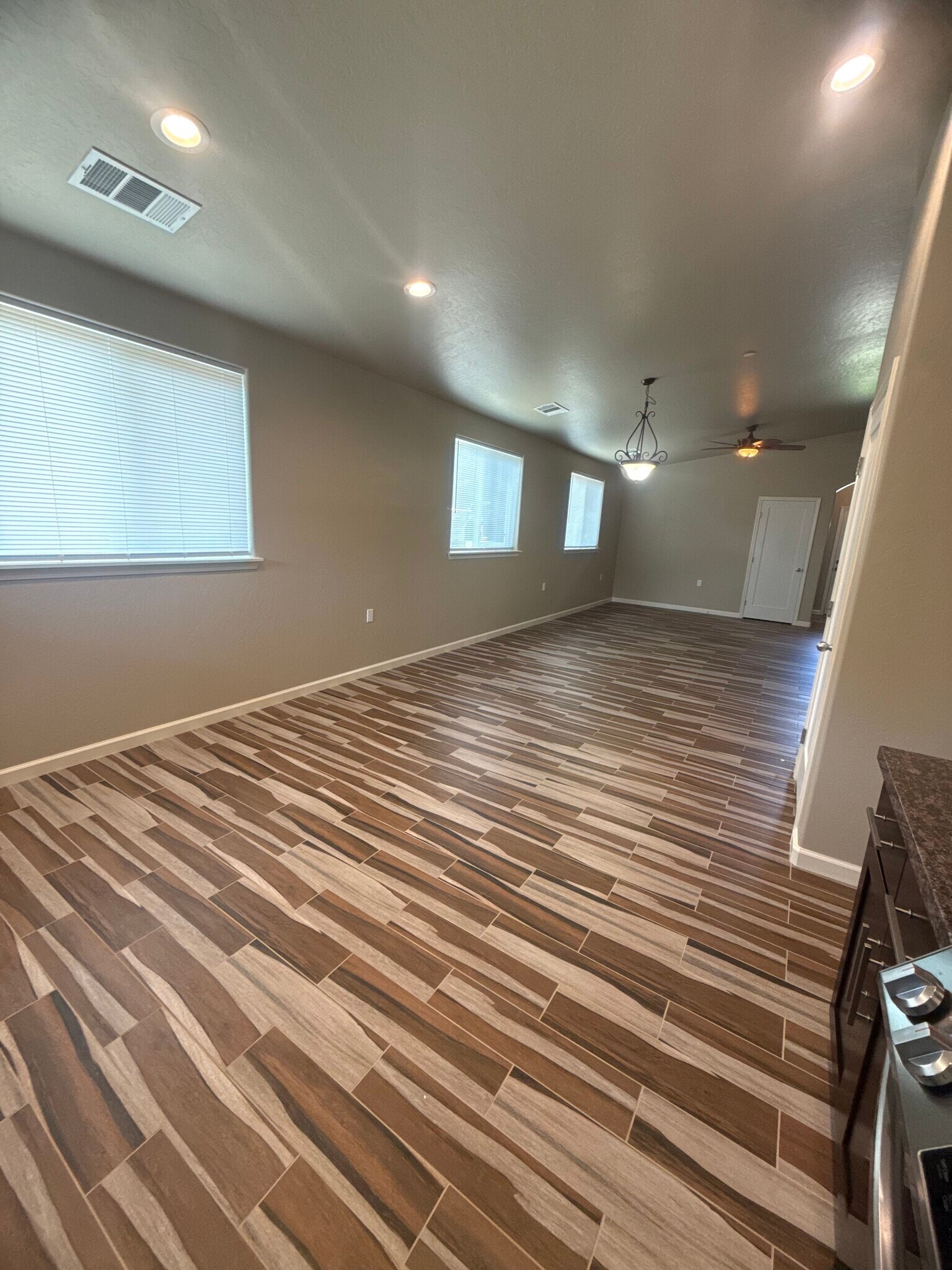 Building Photo - 16831 Hill Dr