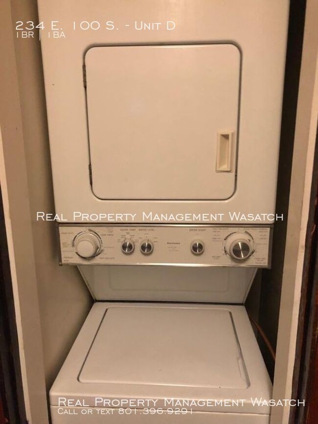 Building Photo - 1 Bedroom 1 Bathroom Unit at The Hollywood!