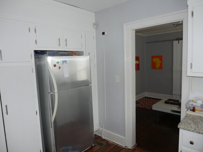 Kitchen - 1065 Atlantic Dr NW