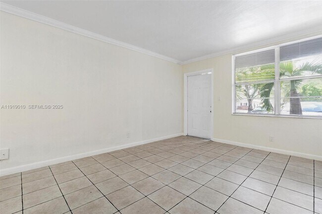 Building Photo - 1715 N 16th Ave