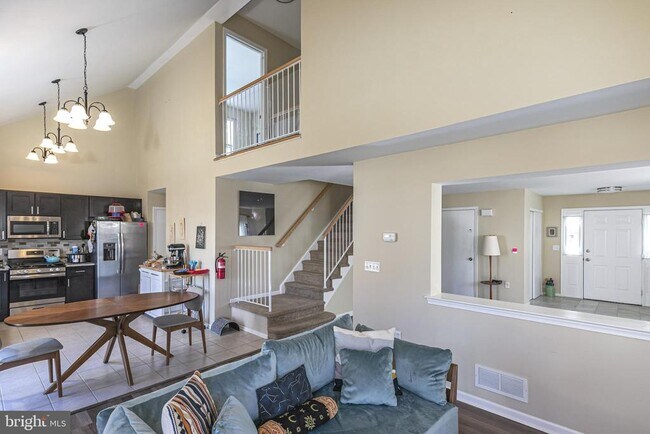 Building Photo - 27 Richards Rd