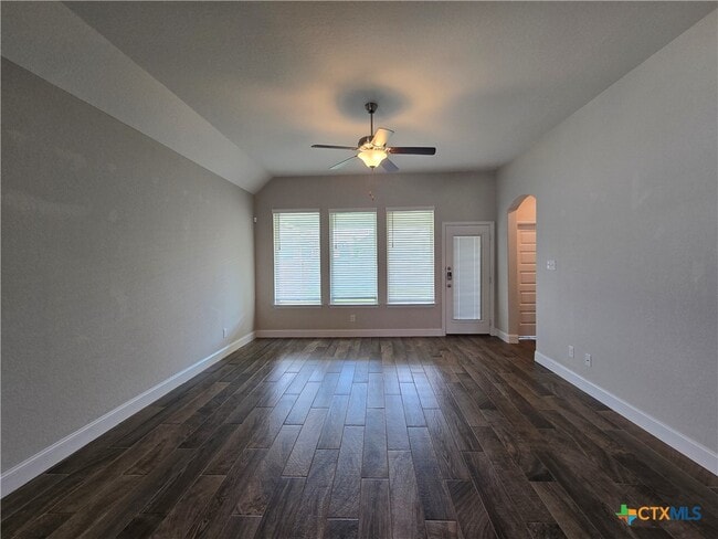 Building Photo - 1324 Spring Row St