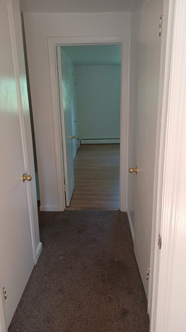 Building Photo - 82 Glen Eagle Dr