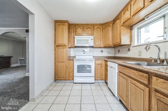 Building Photo - 239 Lemonte St