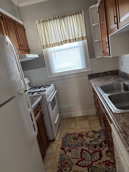 Building Photo - 14 Moynan St