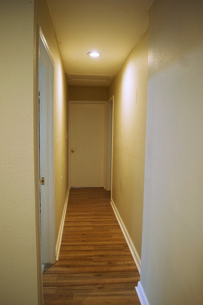Building Photo - 2623 Irwin Dr
