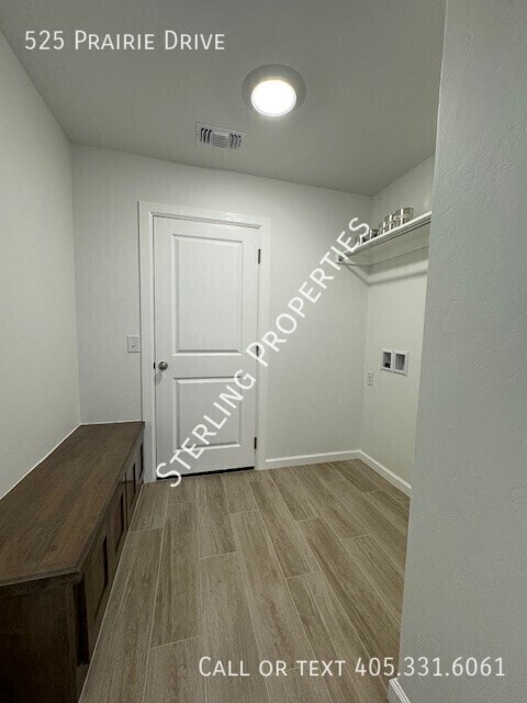 Building Photo - 525 Prairie Dr