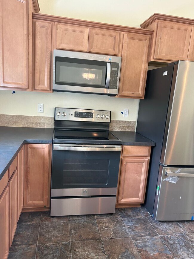 Building Photo - Brand New Home