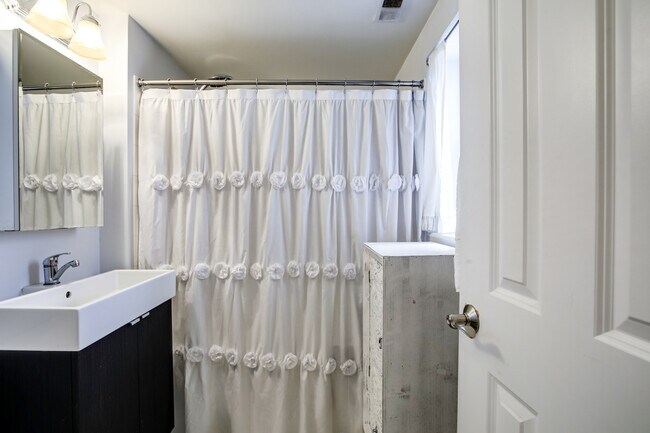 Building Photo - 1501 27th St SE