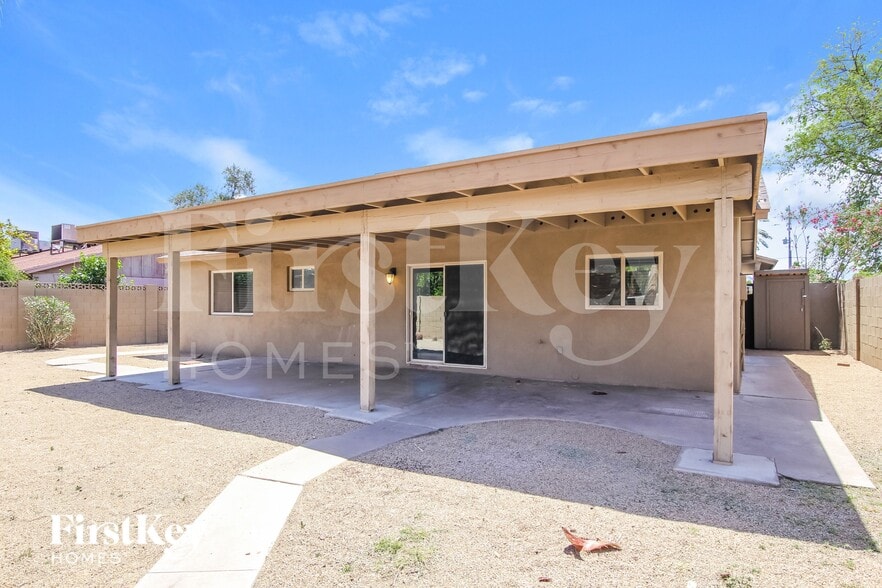 Building Photo - 2722 E Cactus Rd