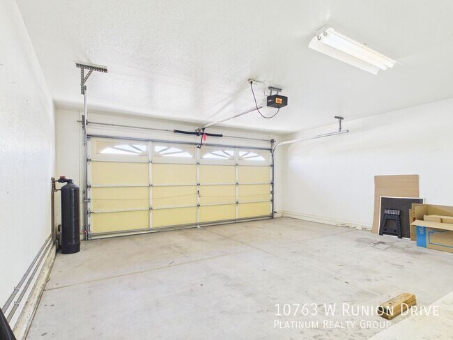 Building Photo - 10763 W Runion Dr