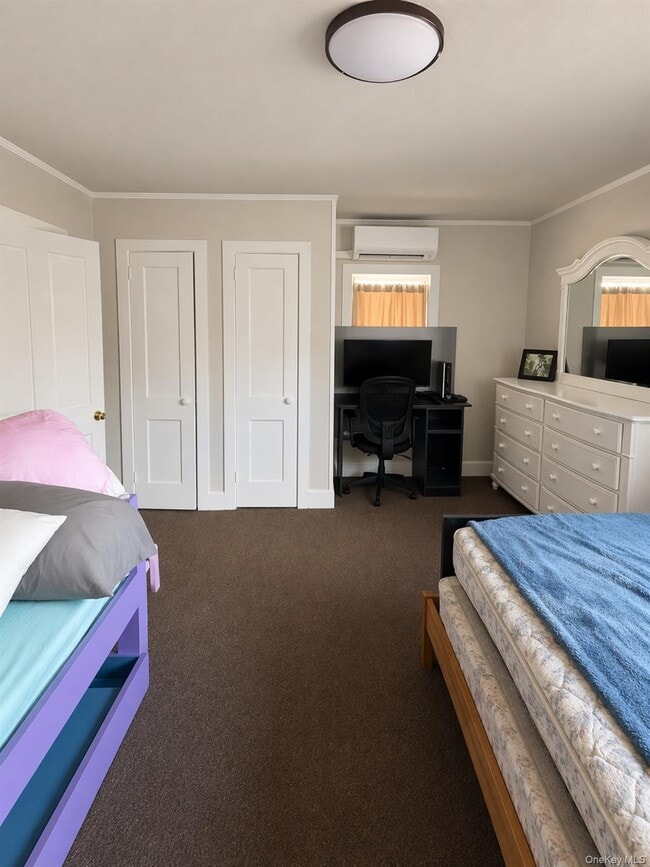 Building Photo - 72 Main St