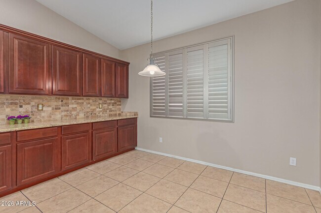 Building Photo - 2206 W Fawn Dr