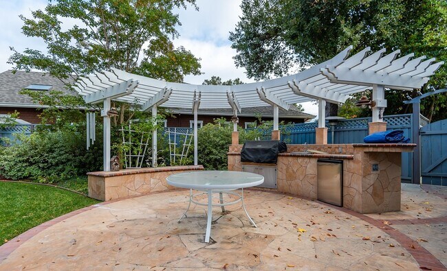 Building Photo - Luxury Single-Story Los Gatos Estate | Remodeled Throughout | Resort-Style Backyard