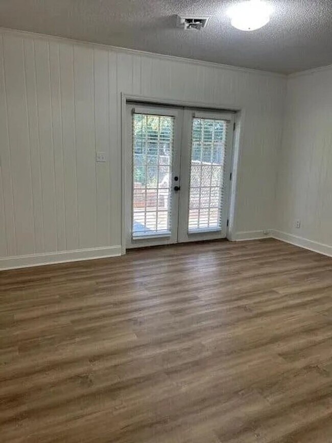 Building Photo - GORGEOUS RENOVATED HOME