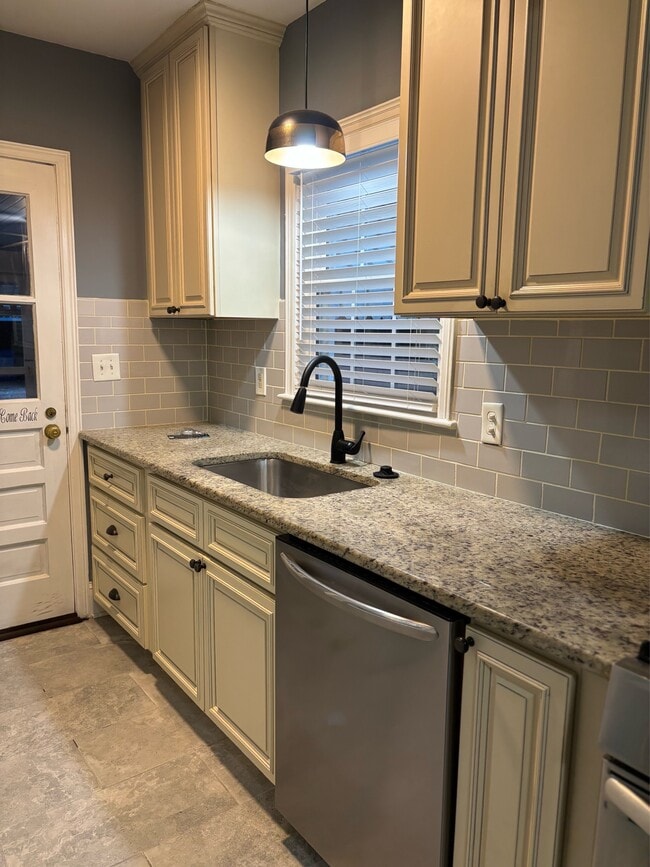 Building Photo - 1420 Pine Valley Loop