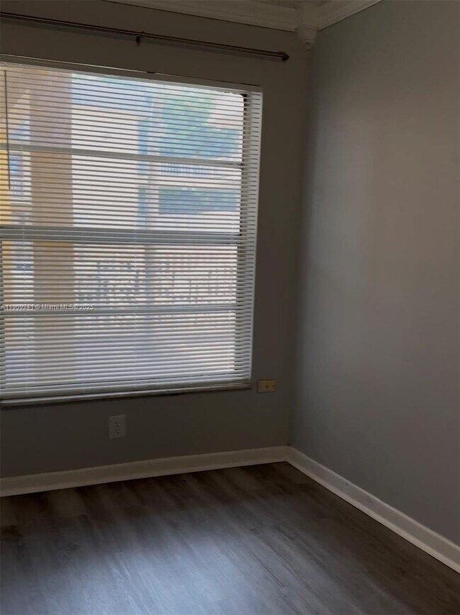 Building Photo - 6840 Pembroke Rd