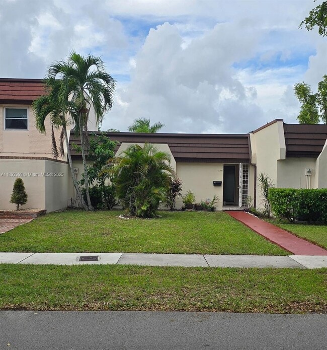 Primary Photo - 7318 Twin Sabal Dr