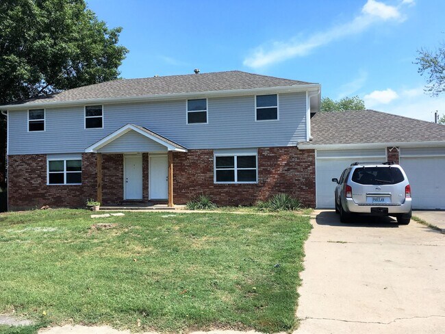 Primary Photo - 204 S Scott Blvd