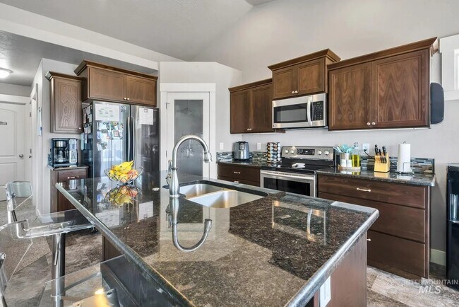 Building Photo - 1025 SW Bonnie St