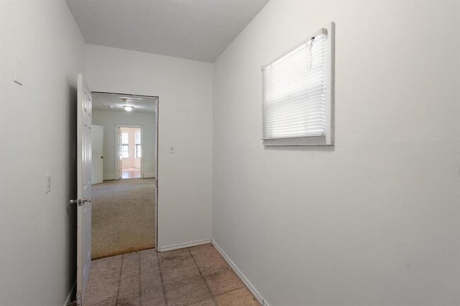 Building Photo - 4616 E Cesar Chavez St