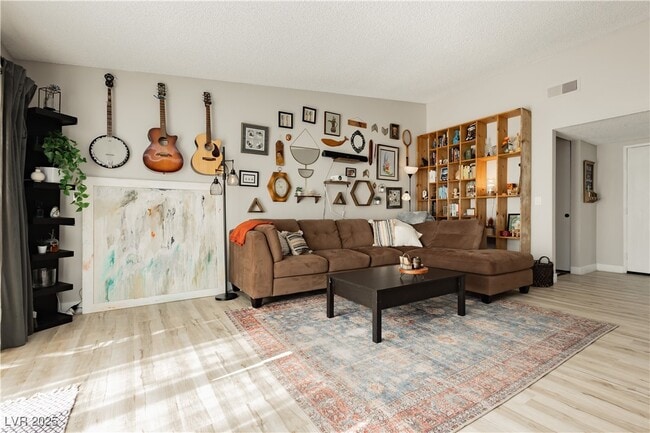 Primary Photo - 5235 Sunnywood Dr