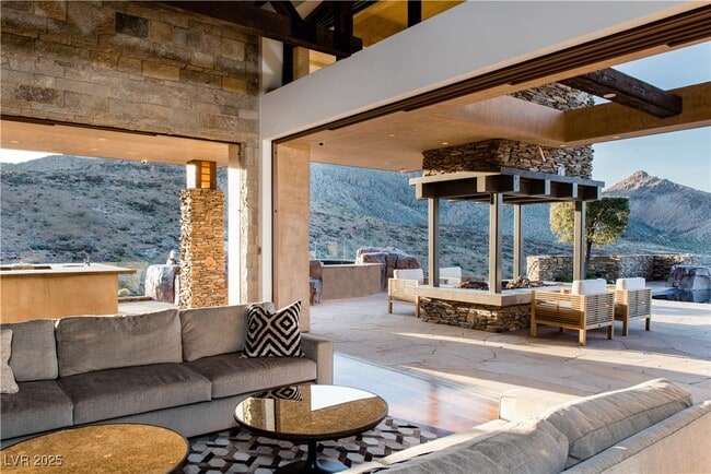 Building Photo - 5 Promontory Pointe Ln