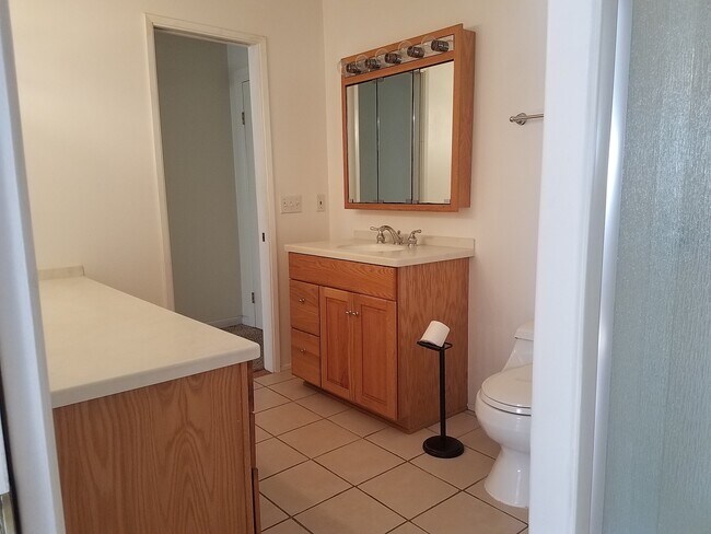 Building Photo - 3+ Bed House UTILITIES PAID BY LANDLORD