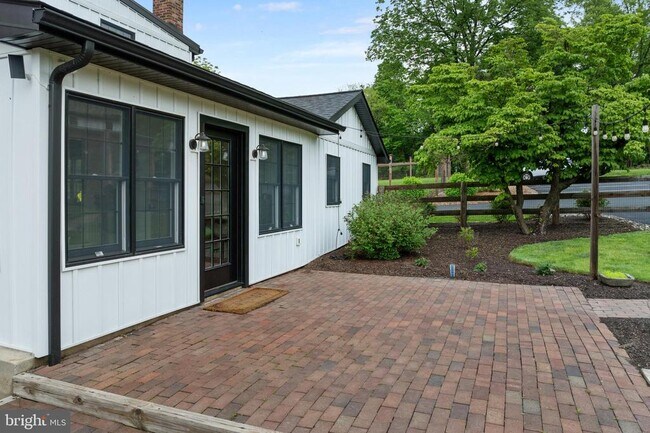 Building Photo - 2406 Upper Ridge Rd