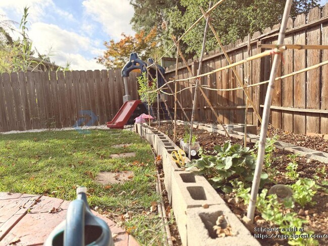 Building Photo - 500 Malaga Way