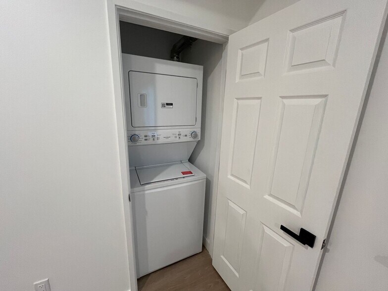 Interior Photo - 312 S Willaman Dr