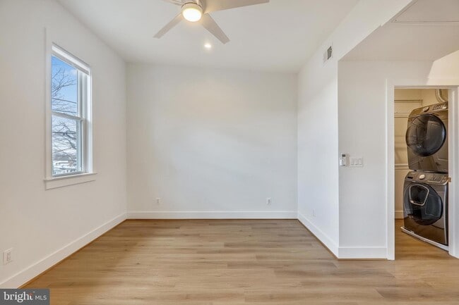 Building Photo - 314 Varnum St NW