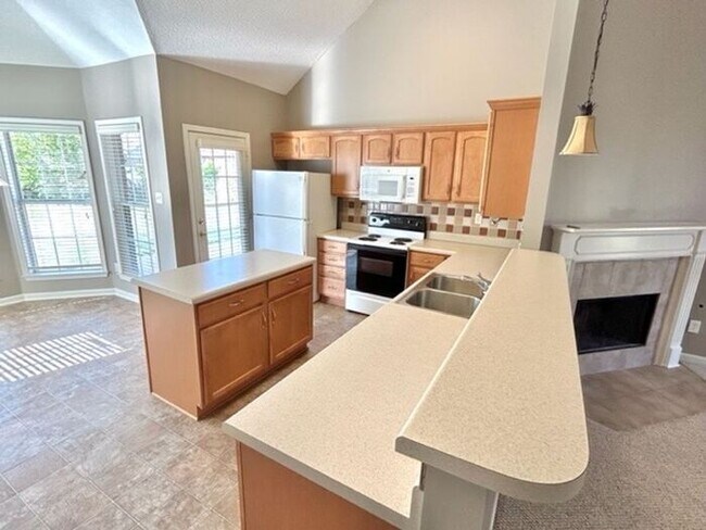 Building Photo - Move In Special! Now leasing a spacious 3 ...