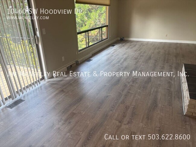 Building Photo - 10460 SW Hoodview Dr