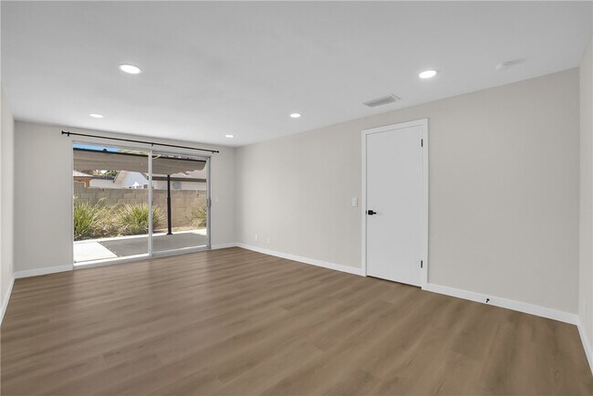 Building Photo - 1242 Sultan Cir