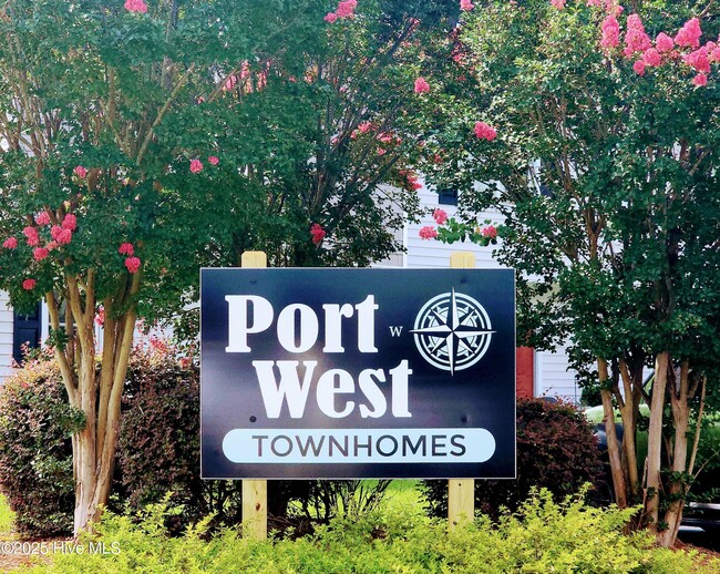 Building Photo - 11 Portwest Townhouses Dr