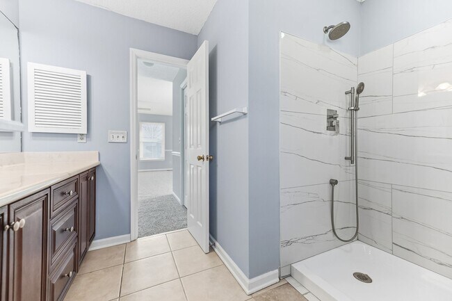 Building Photo - Beautiful Home West Ashely